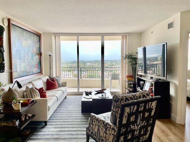 Foto del edificio - 3232 SW 22nd Terrace