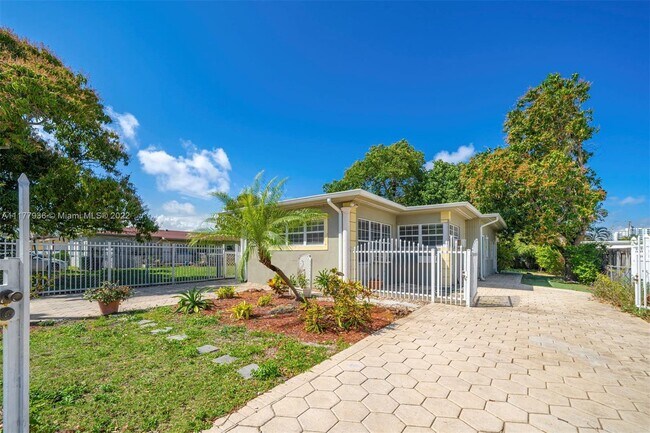 Foto del edificio - 3123 SW 25th Ter