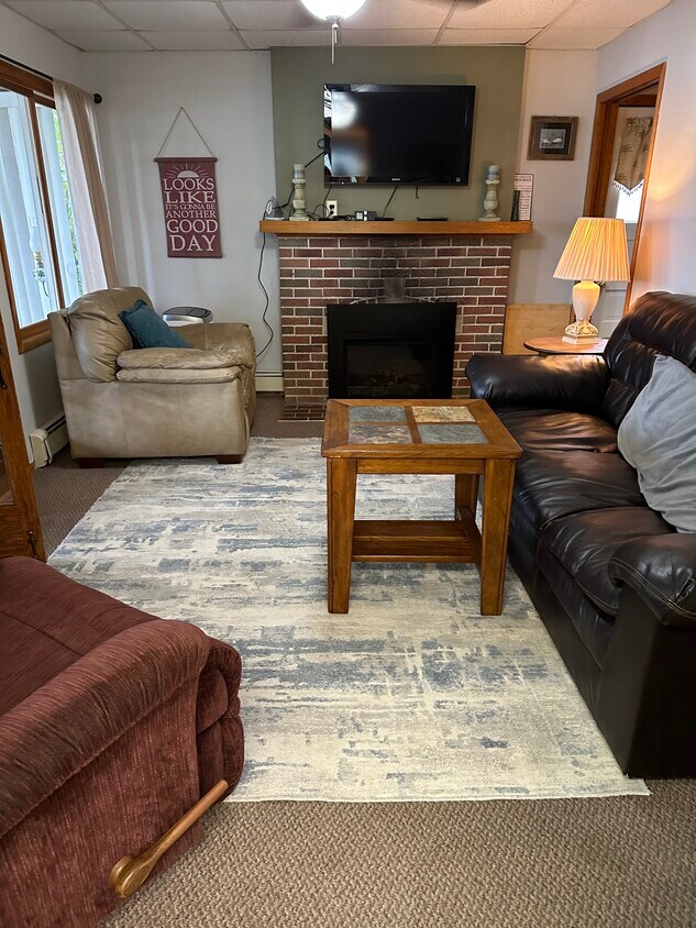 Primary Photo - 7121 W View Dr
