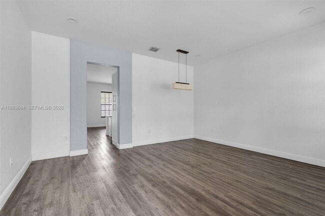 Building Photo - 624 SW 147th Ave