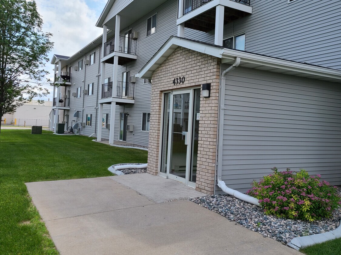 Green On 10th 4330 10th Ave SW Fargo, ND Apartments for Rent in