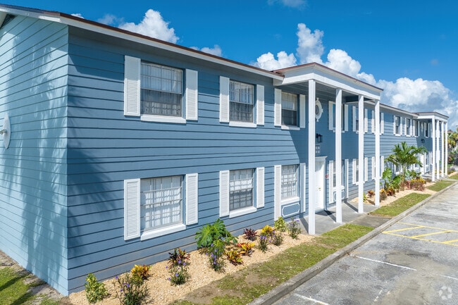 4700 Barna Ave Titusville, FL 32780 - Manatee Bay Apartments