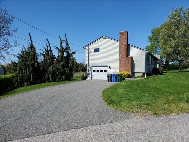 Building Photo - 24 Longmeadow Ave