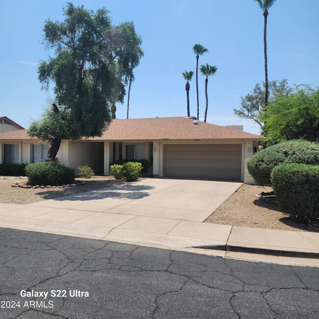 Foto del edificio - 6243 E Gelding Dr