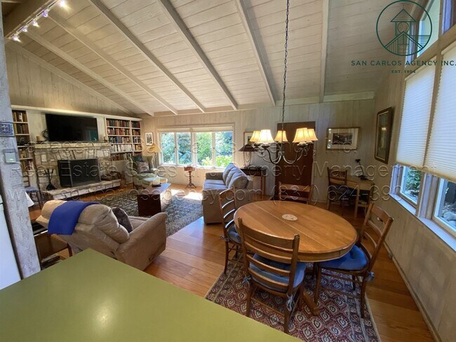 Foto del edificio - Adorable One Bedroom Carmel Cottage