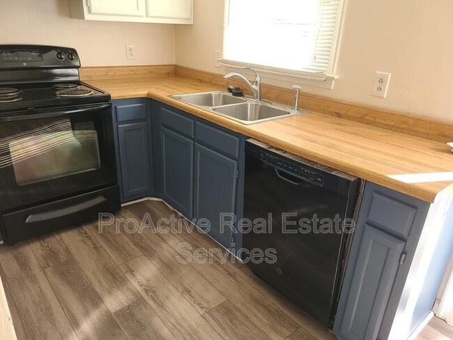 Building Photo - 4016 Reese Dr S