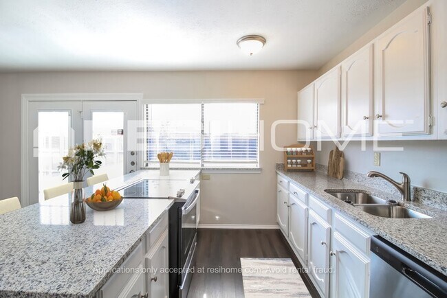 Building Photo - 5425 N Colony Boulevard