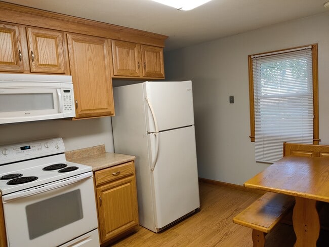 Kitchen - 8104 Burdette St