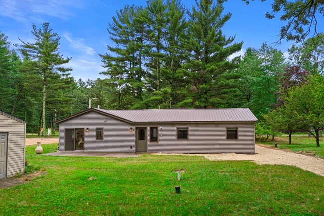 Building Photo - 1688 S Aurora Ln
