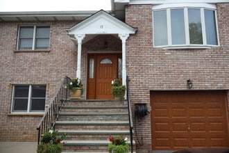 Building Photo - 17 Bronxville Ln