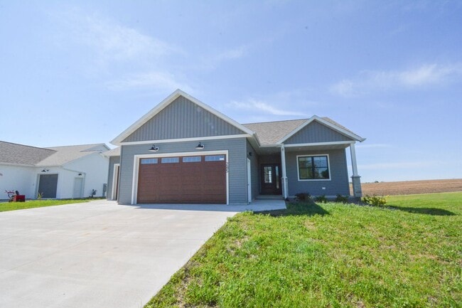 Building Photo - Luxury Country Side Living: 5 bed 3 bed St...