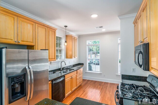 Building Photo - 635 Highpark Ln