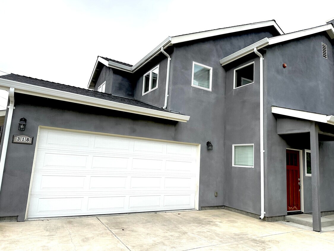 Foto principal - 318 Carey Ave