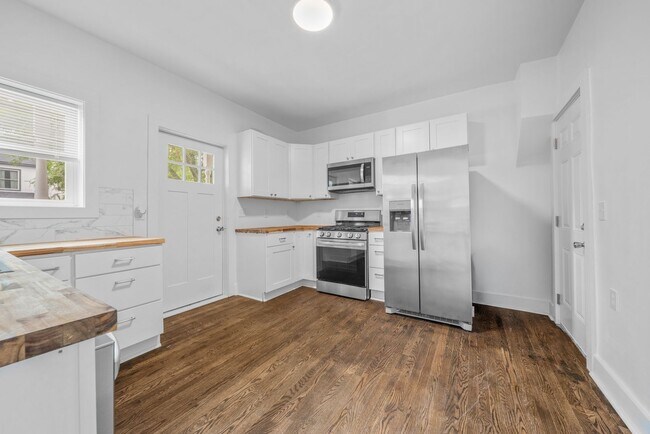 Foto del edificio - 748 Fairview Ave NE