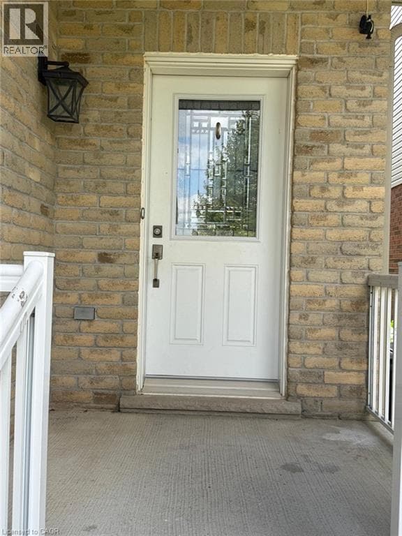 Building Photo - UPPER-313 FEATHERSTONE Crescent