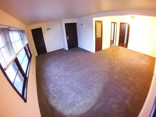 Building Photo - 5044 N Bay Ridge Ave