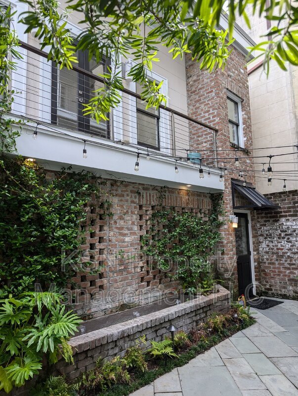 Foto principal - 112 W Gaston St