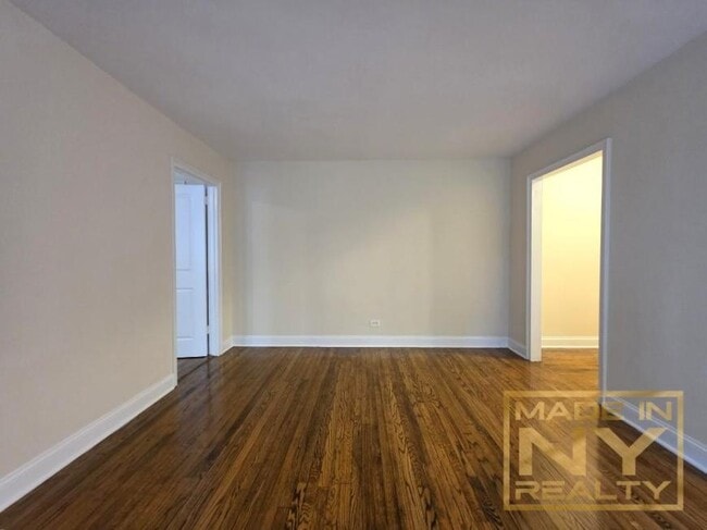 Building Photo - 1 bedroom in SUNNYSIDE GARDENS NY 11104