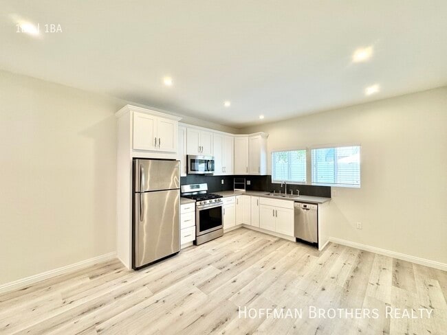 Building Photo - 420 S Citrus Ave