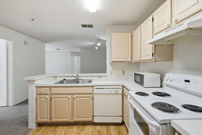 Foto del edificio - 4240 Summer Landing Dr