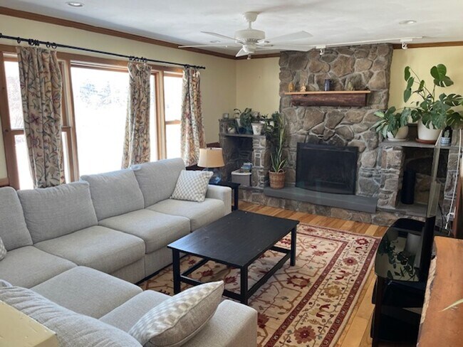 Foto del edificio - 3 Bedroom Home in South Burlington VT Available 4/1!