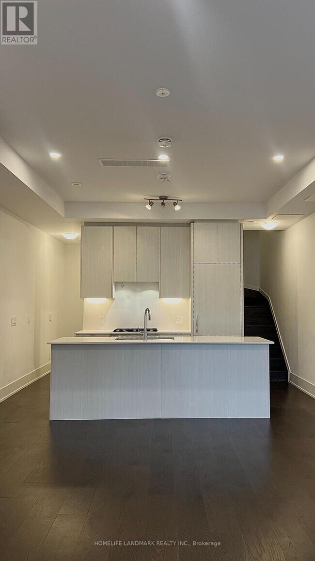 Photo du bâtiment - 270 Davenport Rd