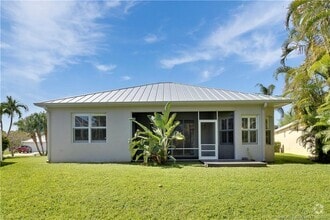 Building Photo - 465 NW Sunflower Pl