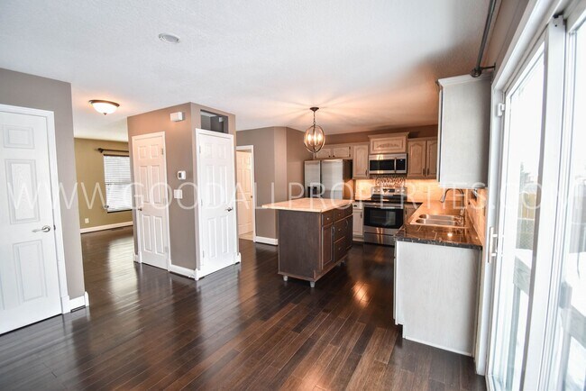 Foto del edificio - 4 Bedroom 3 Bath Home 3 Car Garage in Waukee