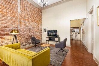 Building Photo - 30 Baronne St