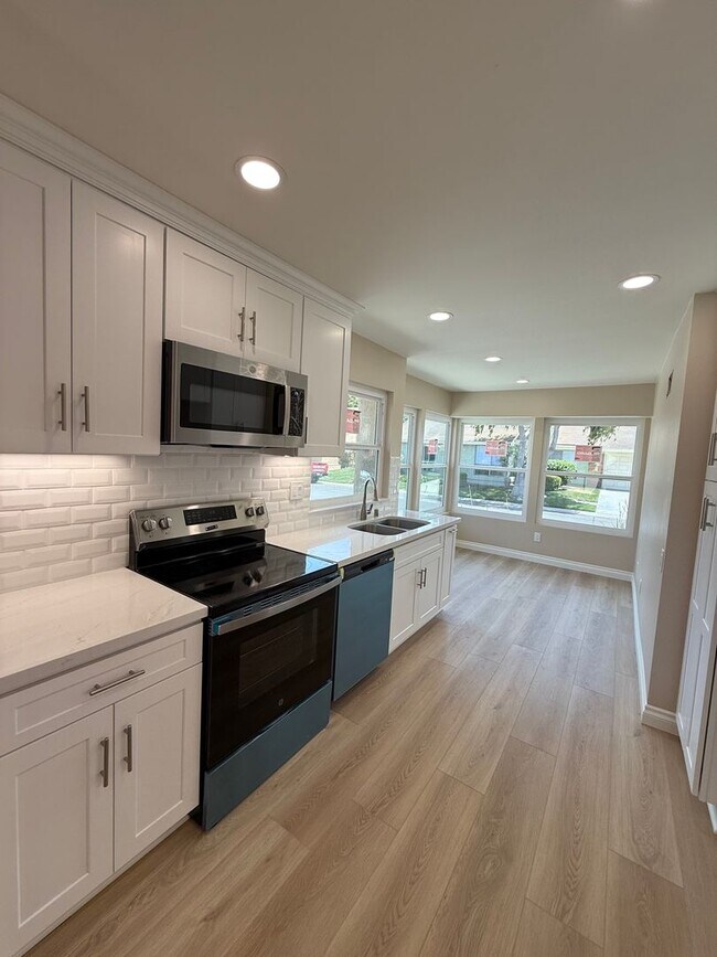 Building Photo - Updated Del Mar model home in Leisure Village