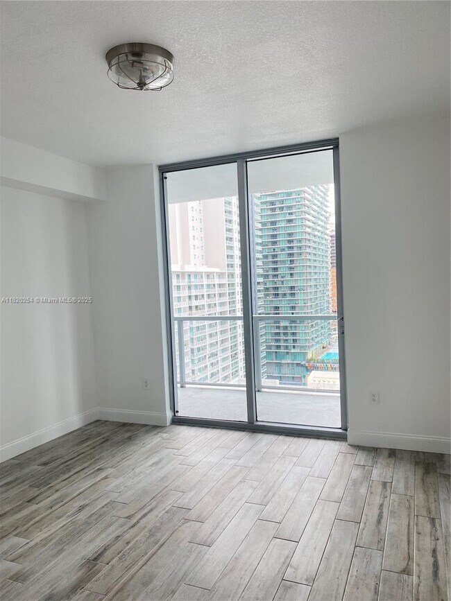 Foto del edificio - 1111 SW 1st Ave