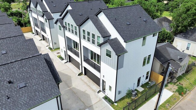 Foto del edificio - 2420 Harrington St