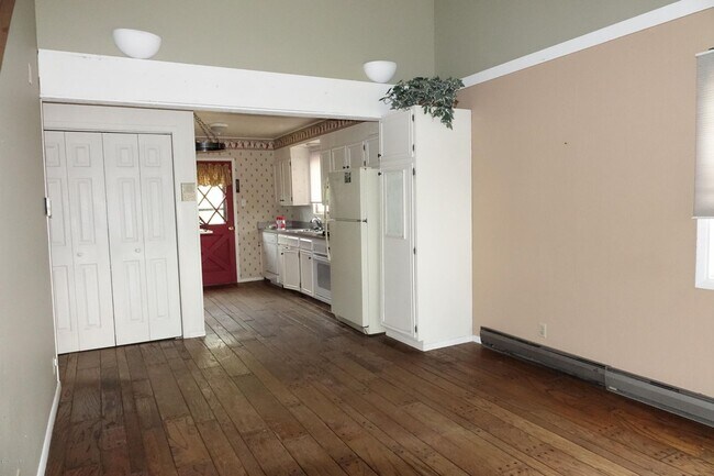 Building Photo - Granby Rent Home