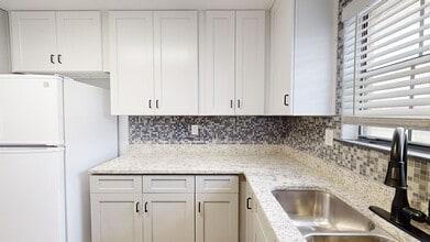 Building Photo - 2512 Westcliff Rd