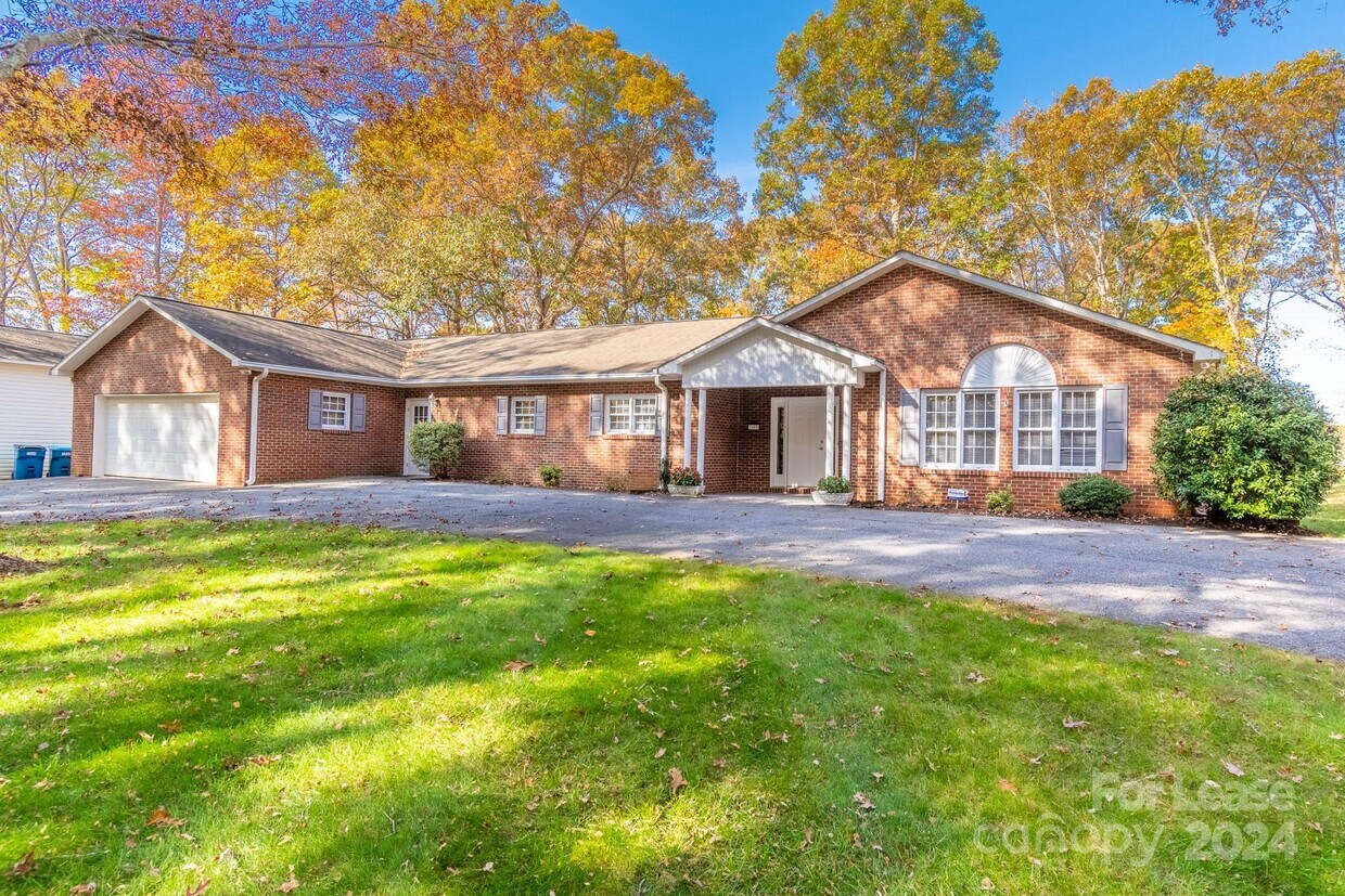 Primary Photo - 7589 Monbo Rd