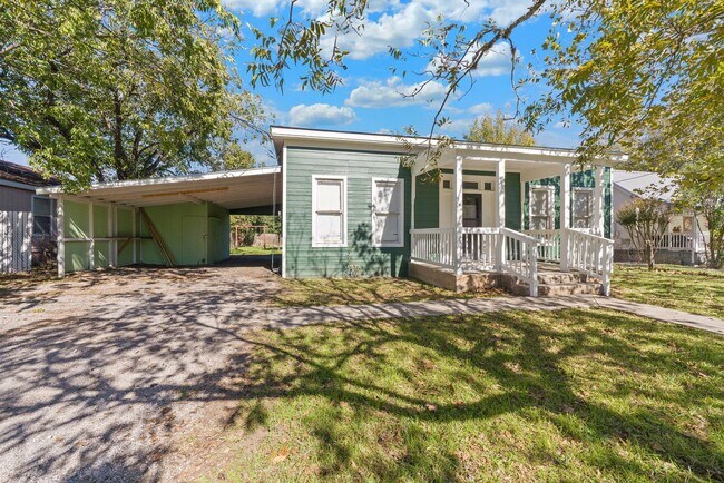 Foto del edificio - Timeless Charm Meets Modern Living: Own a ...