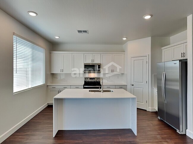 Building Photo - 17109 W Lawrence Ln