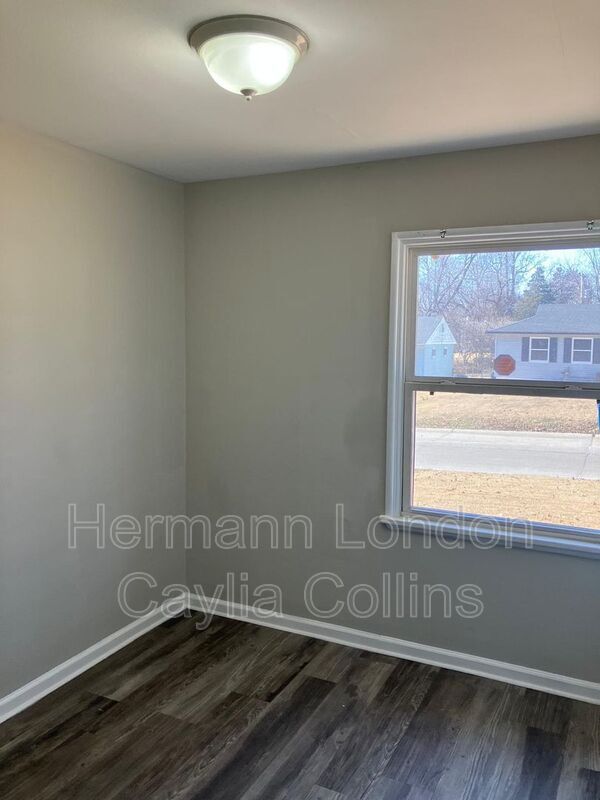 Foto del edificio - 9840 Medford Dr