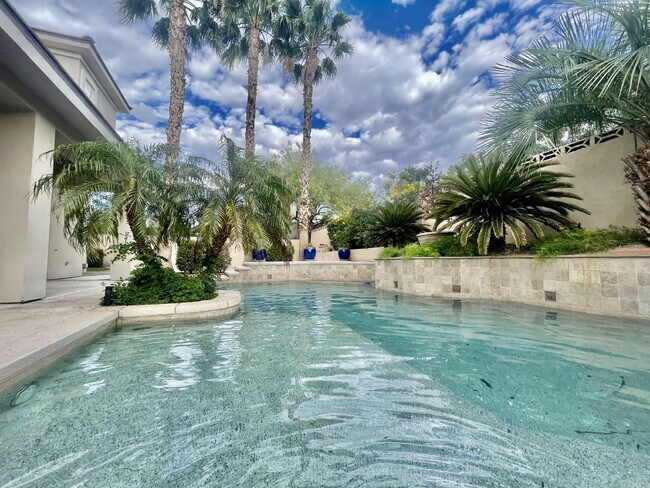 Foto del edificio - Luxurious 5-Bed, 4-Bath Fully Furnished Home in Henderson-