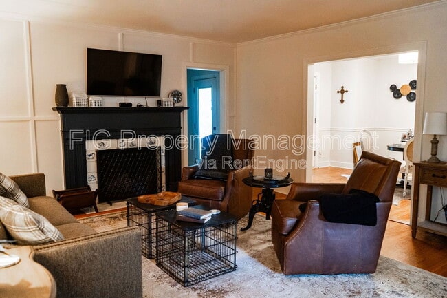 Building Photo - 3622 Hillvale Cir