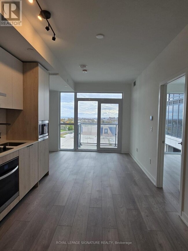 Building Photo - 1007 The Queensway