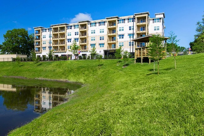 Foto del edificio - Richey Woods Senior Living