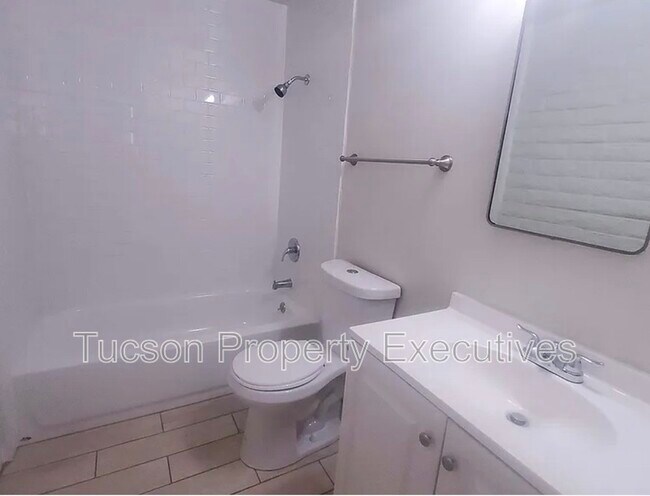 Foto del edificio - 319 E Blacklidge Dr