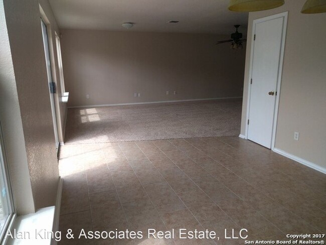Building Photo - 3 br, 2.5 bath House - 2702 Candleridge Drive