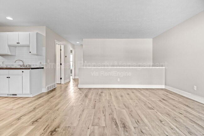 Foto del edificio - 3610 13 Mile Rd NE