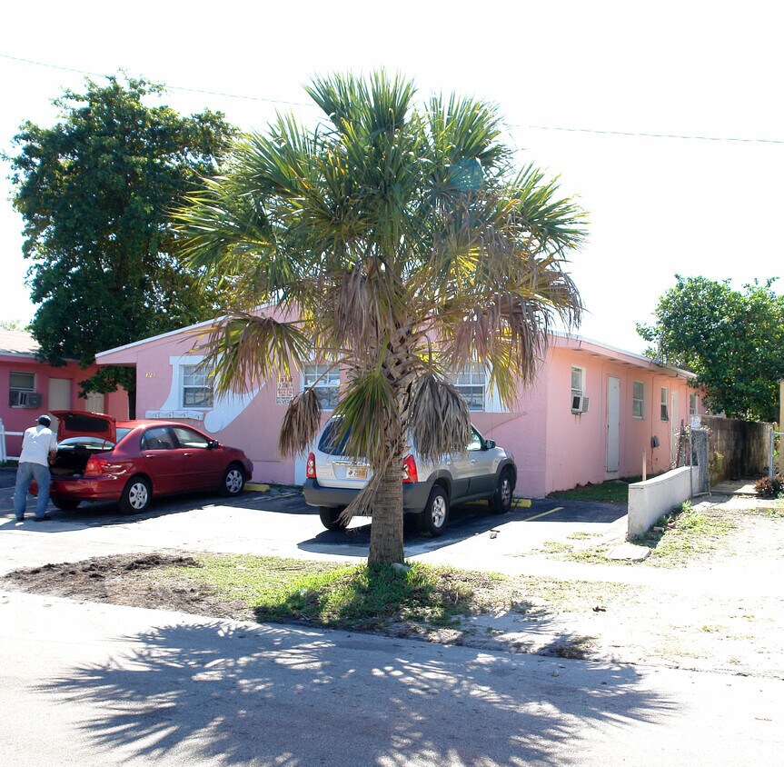 Primary Photo - 721 SW 3rd Pl