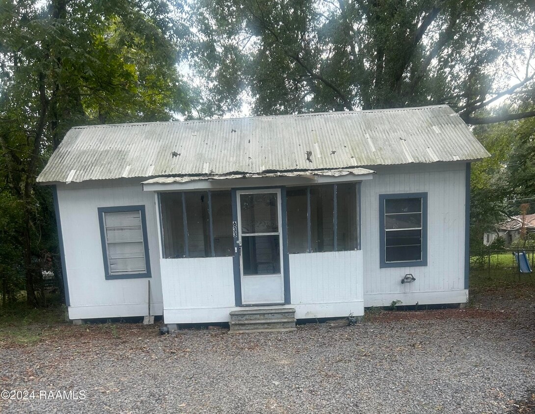 Primary Photo - 633 Halphen St