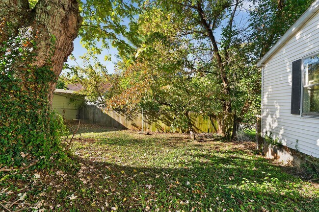 Building Photo - 115 Martin St