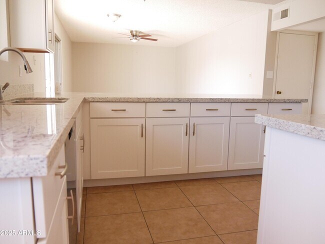 Foto del edificio - 1719 N Circle Dr