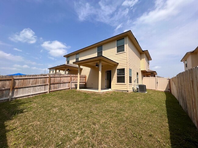 Foto del edificio - Best Duplex Community in Seguin